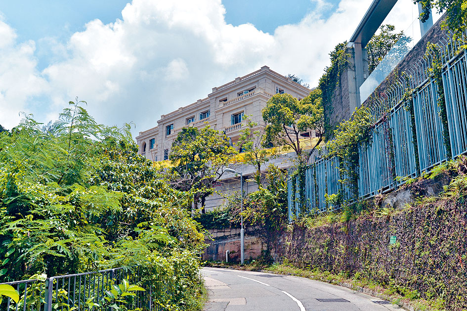 潘蘇通深水灣道75號屋逾33億獲洽。