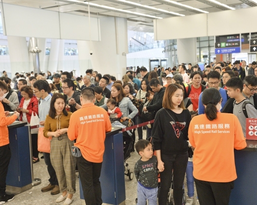 西九龍站約200名員工受影響。資料圖片