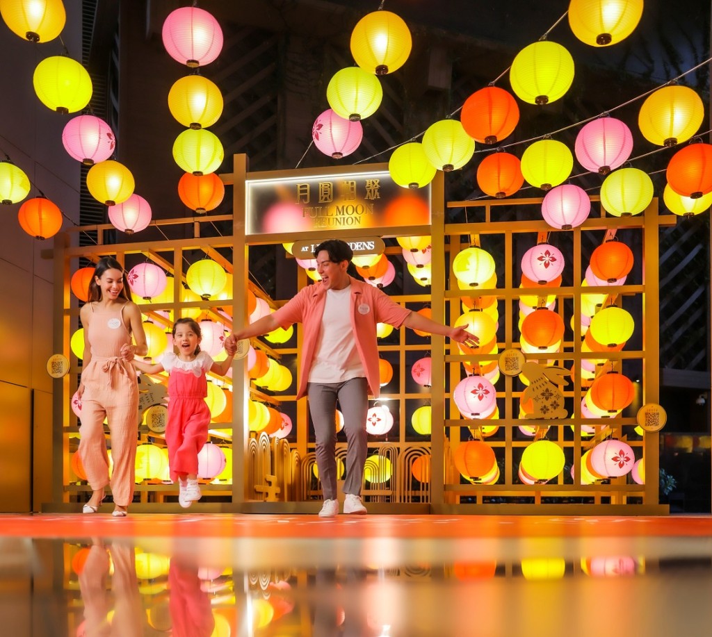 「月映金秋．光廊」裝置會由即日起至9月22日設於黃金海岸商場中庭。