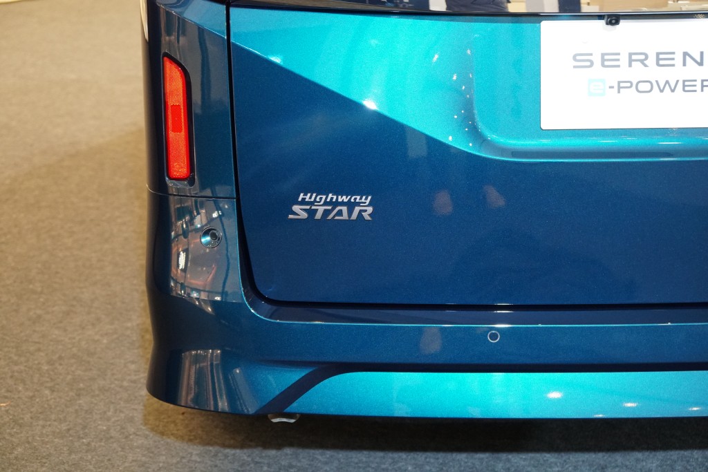 全新日产Nissan Serena e-POWER开售，Highway Star版配备全套专属车身包围，洋溢运动气息。
