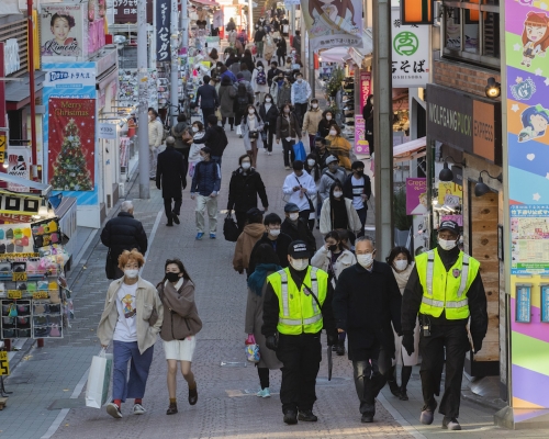 日本新冠肺炎疫情嚴峻。AP 