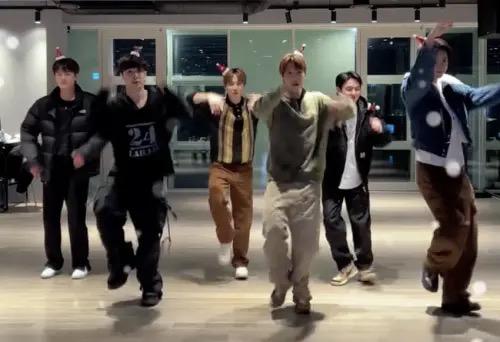 多個張藝興粉絲專頁接連發聲,呼籲主辦單位與SM娛樂清楚交代事件。 多個張藝興粉絲專頁接連發聲,呼籲主辦單位與SM娛樂清楚交代事件。