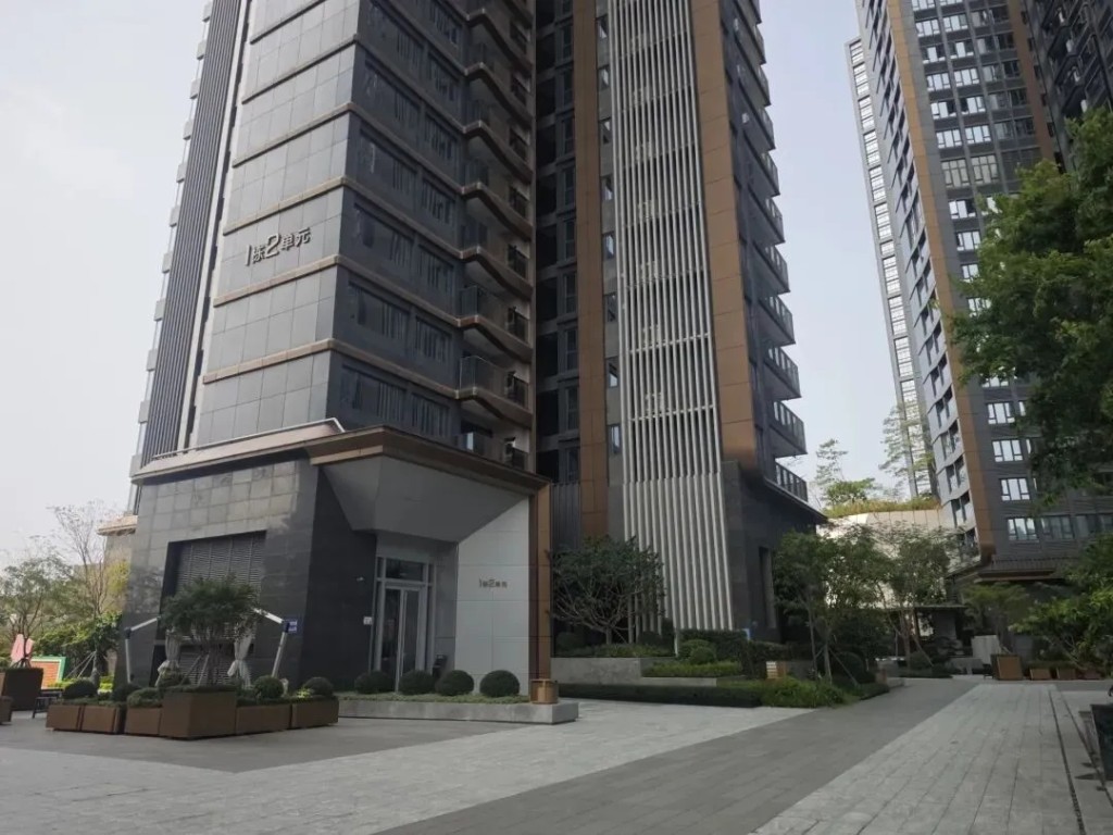 深圳大学租汉园茗院作宿舍，引发争议。