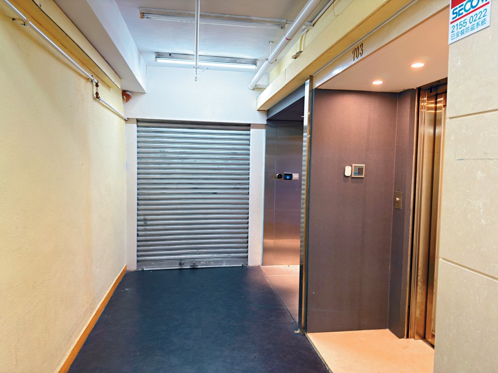 宏福苑项目工程顾问「鸿毅建筑师有限公司」昨日拉上大闸。