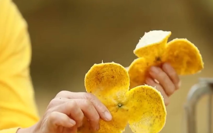 報道指,8成所謂廣東新會陳皮實為「廣西陳皮」。央視截圖 報道指,8成所謂廣東新會陳皮實為「廣西陳皮」。央視截圖