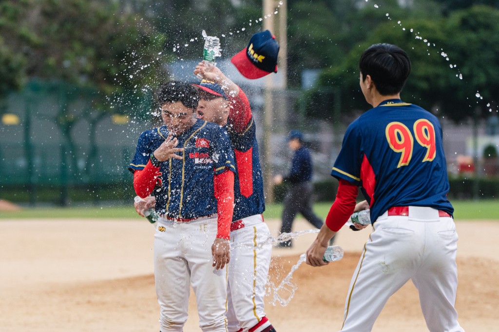 中國香港男子棒球代表隊逆轉勝奪 得冠軍。