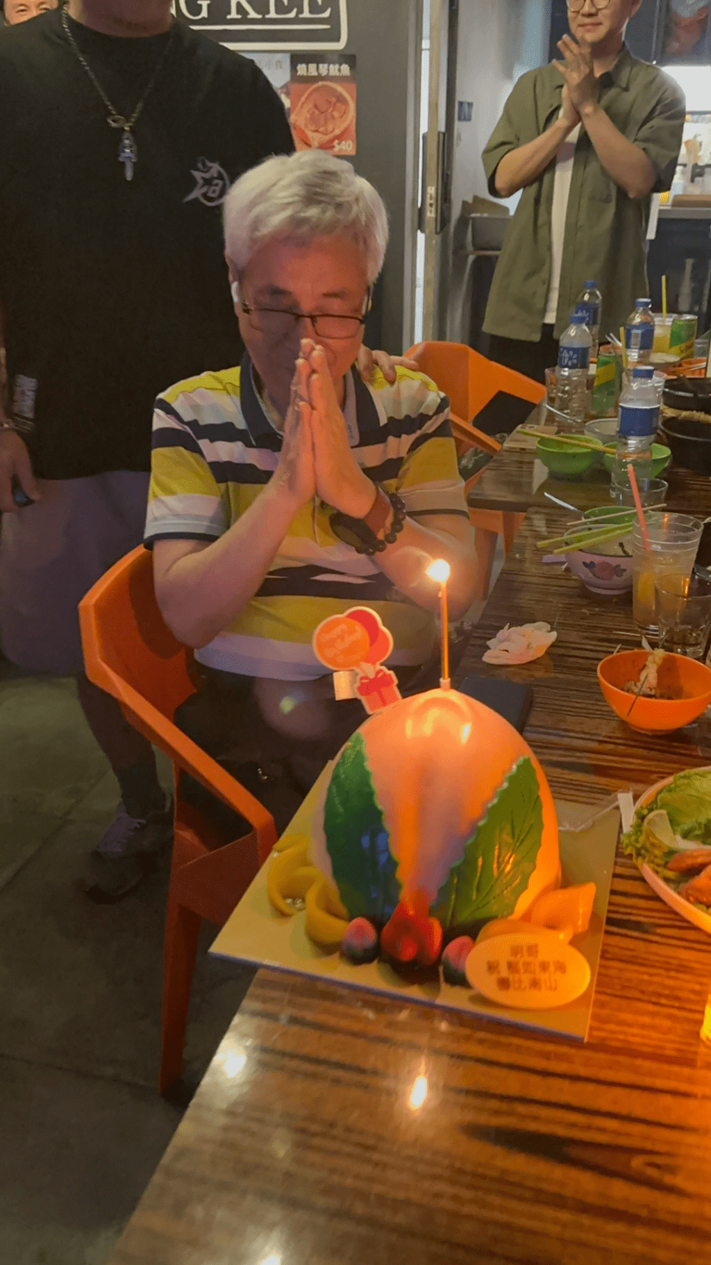 羅天池為爸爸慶祝生日。