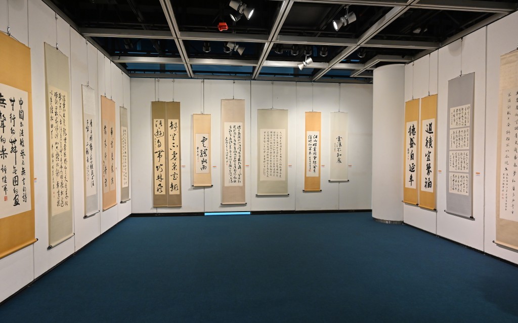 「香港书艺会30周年会员作品展」展出戚谷华及其学生超过130幅作品。