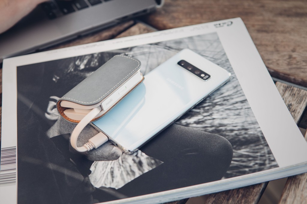 Moshi IonGo 5K Duo 帶線行動電源，售$638