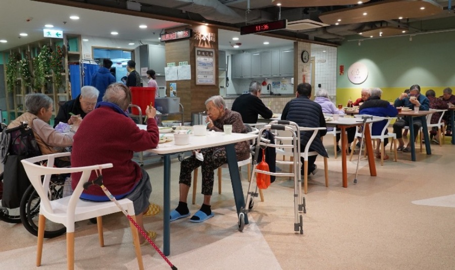 近年不少長者選擇在內地安老。資料圖片 近年不少長者選擇在內地安老。資料圖片