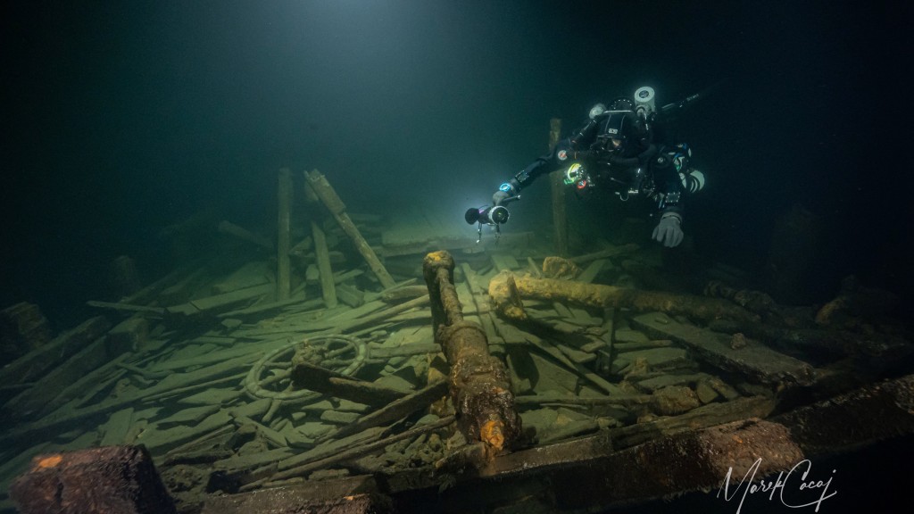 潛水員搜索該艘19世紀沉船。 路透社