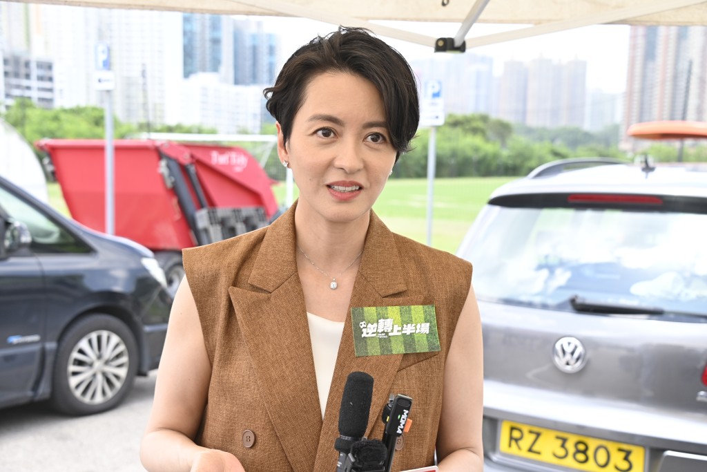 因女儿6月就放暑假，故一家人已回西班牙探亲。