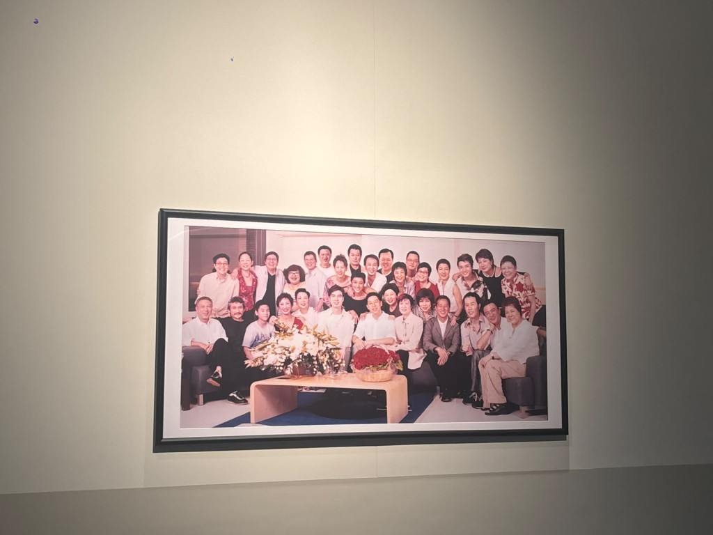 照片攝於2003年,即張國榮離世後首個生辰當日。 照片攝於2003年,即張國榮離世後首個生辰當日。