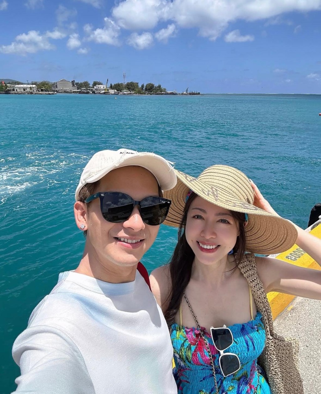 周吉佩与老婆十分恩爱。 周吉佩与老婆十分恩爱。