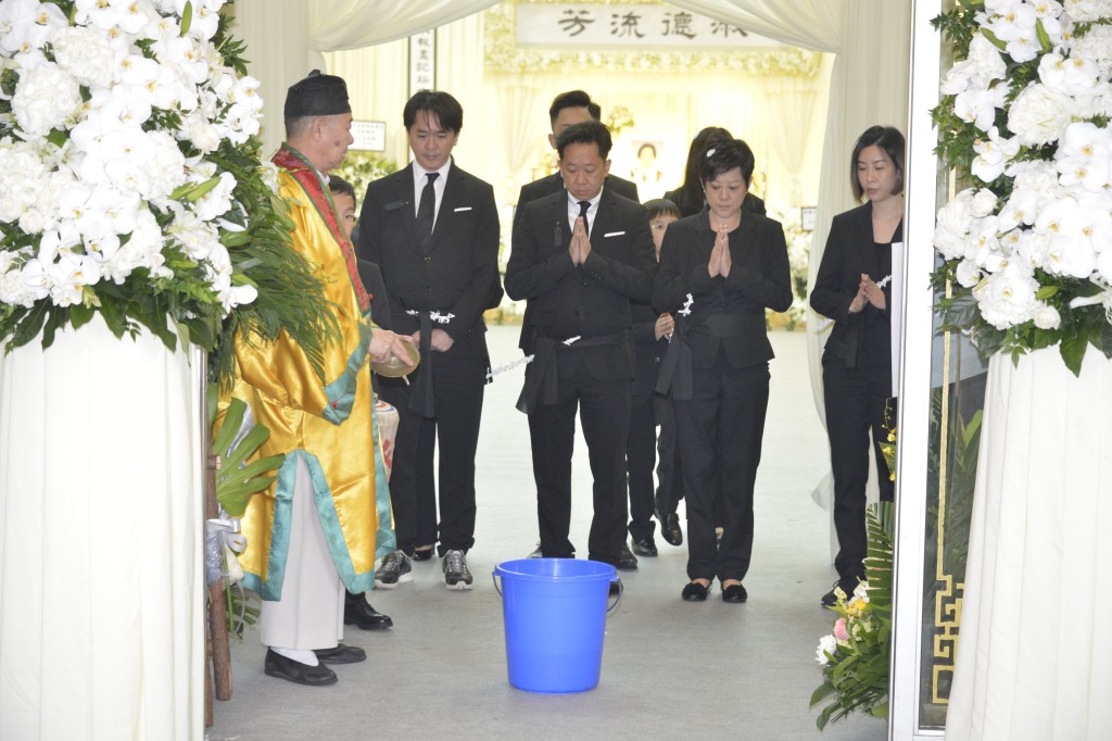 祥嫂在2019年病逝。