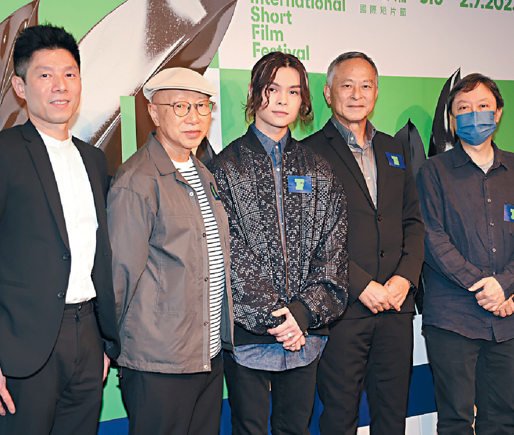 ■Tiger與杜琪峯及其他與會者合照。 ■Tiger與杜琪峯及其他與會者合照。