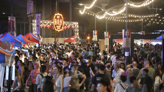 大批巿民參加「香港夜繽紛」活動。資料圖片