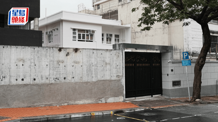 「紫荊家苑」所處的九龍塘渭州道10號的獨立屋，門外無任何標示。 汪旭峰攝