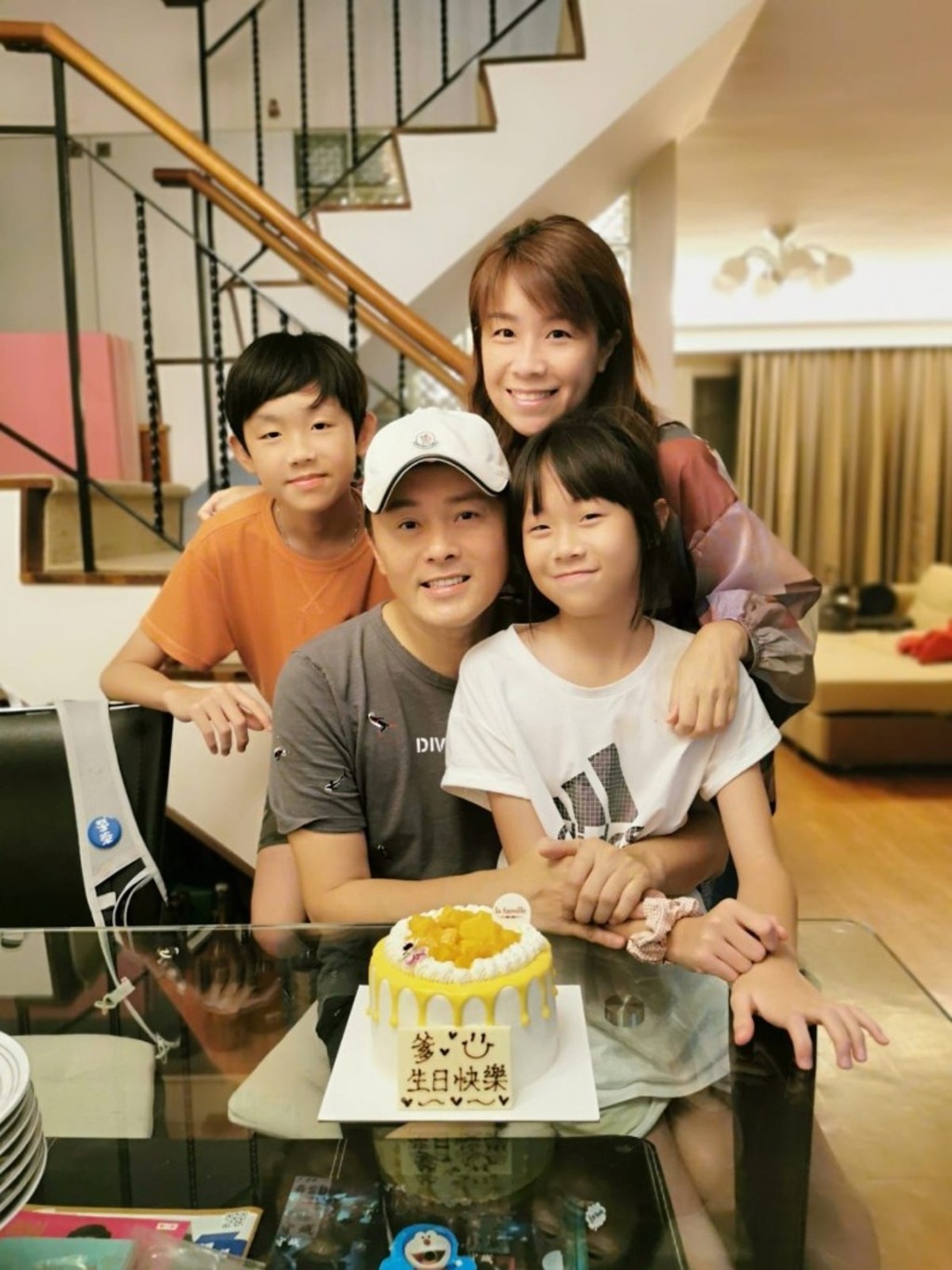姜大衞大女姜依兰2007年与曹永廉结婚，两人育有一子一女，生活美满。