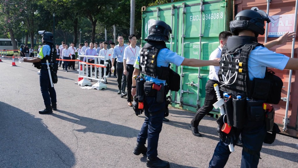 警方等跨部門欣澳反恐演習 逾百學生獲邀參與