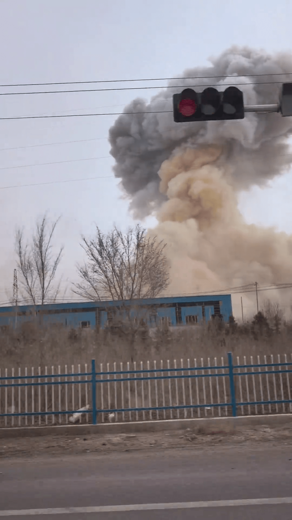 内蒙古一公司发生爆炸。 网片截图