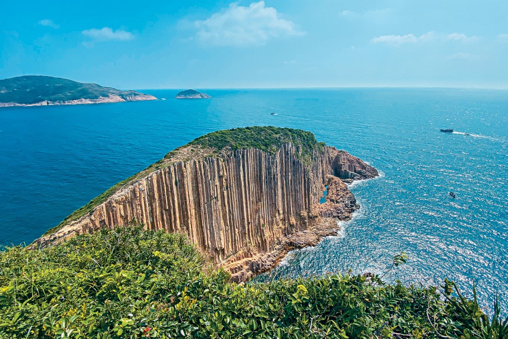 億年火山爆發形成奇觀，包括六角柱石、海蝕洞