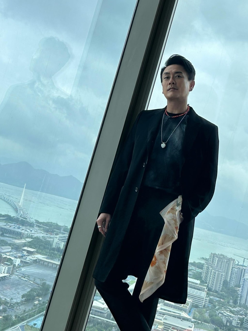 黃宗澤雖然已44歲,但高大靚仔,是圈中筍盤。 黃宗澤雖然已44歲,但高大靚仔,是圈中筍盤。