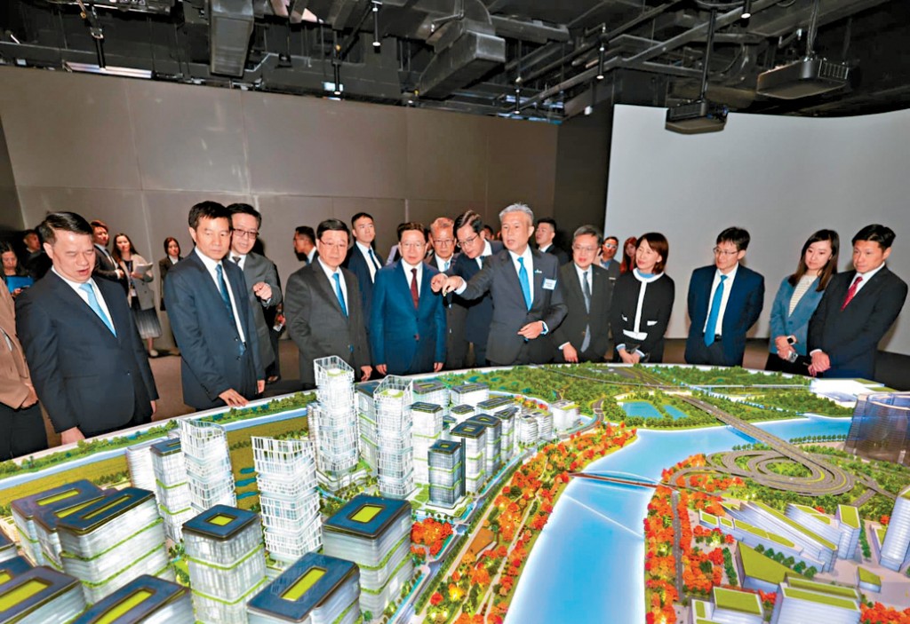 港深創新及科技園開幕，特首及港澳辦副主任徐啟方、中聯辦主任周霽主持開幕禮。