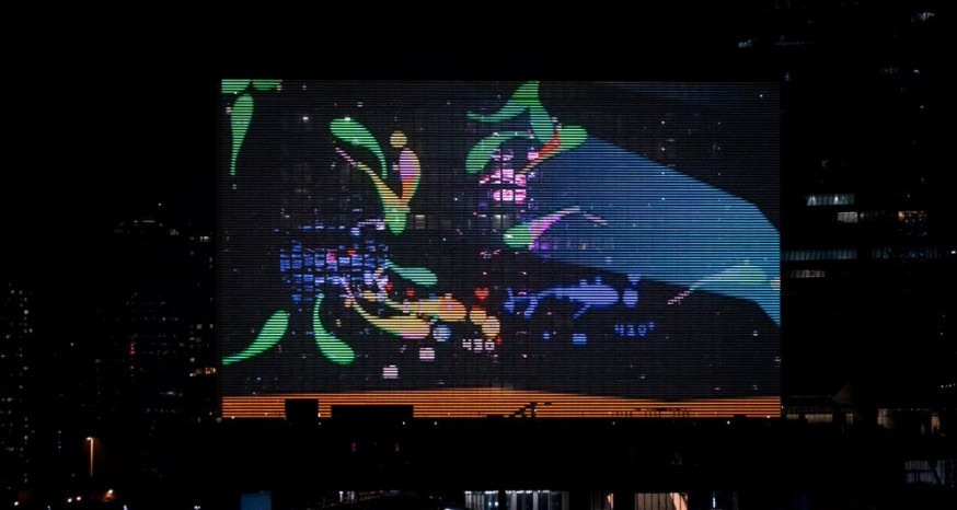 M+幕墙展示《摸鱼行大运》。资料图片