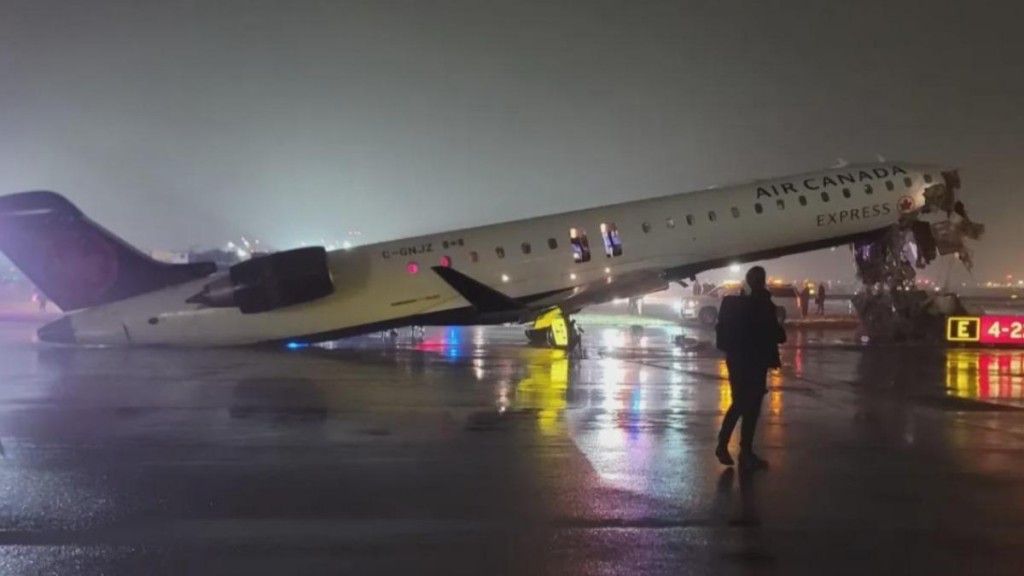 加拿大快運航空一架客機在地面與消防車碰撞。X@DovidElkind42