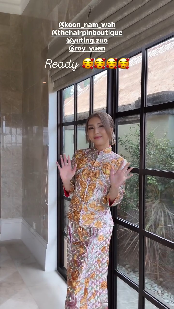 譚嘉儀由於在海外舉行婚禮，未見配戴金器。