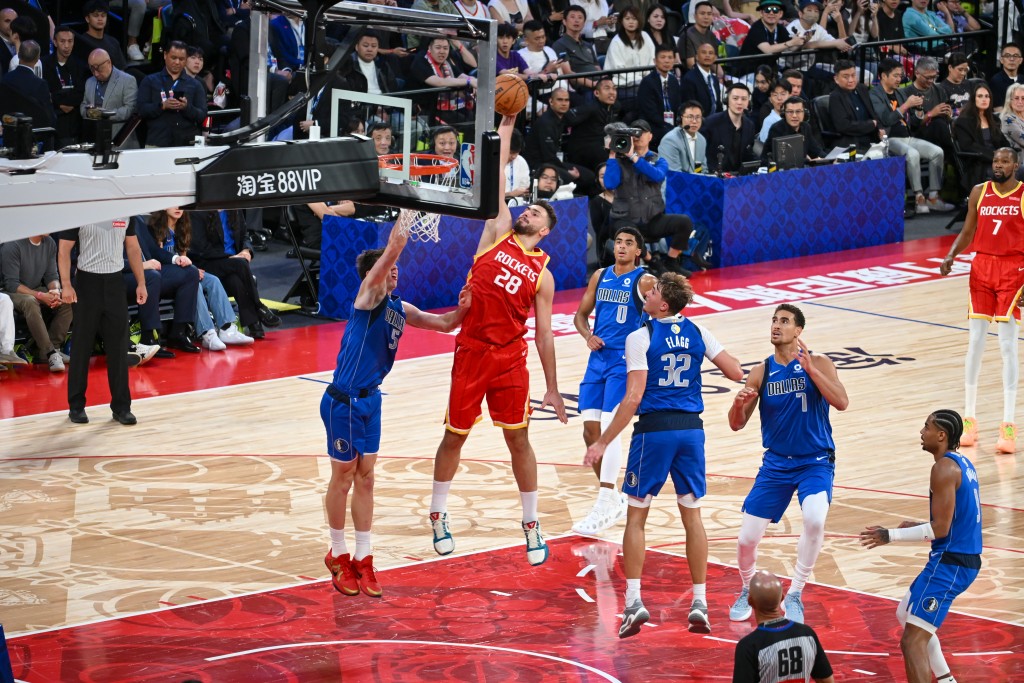 NBA中國賽火箭vs獨行俠G1。魏國謙攝
