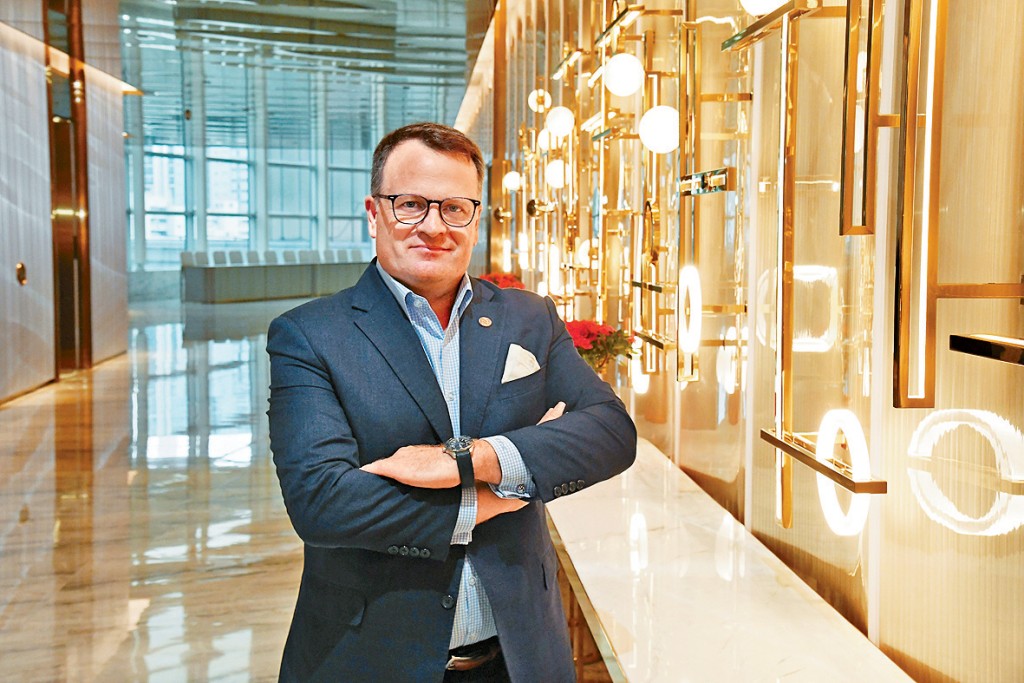 Simon Manning放眼國際市場，考慮收購和管理位於大灣區、新加坡、悉尼和倫敦的酒店。