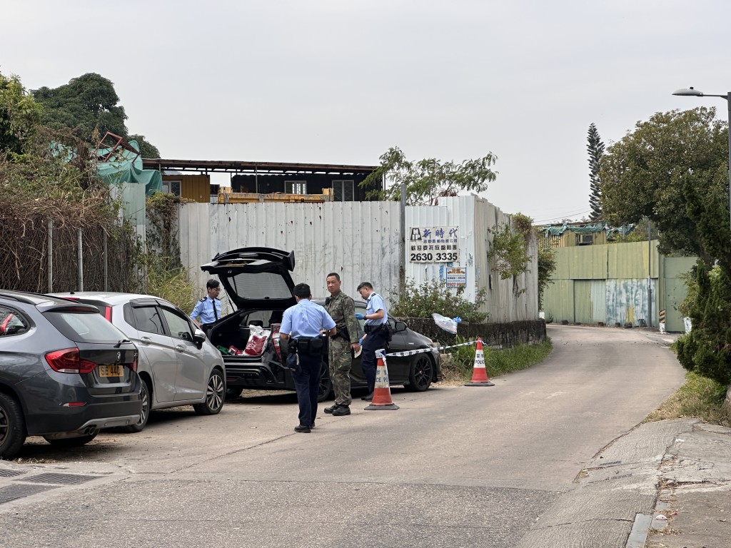 男子車內燒炭死亡。梁國峰攝