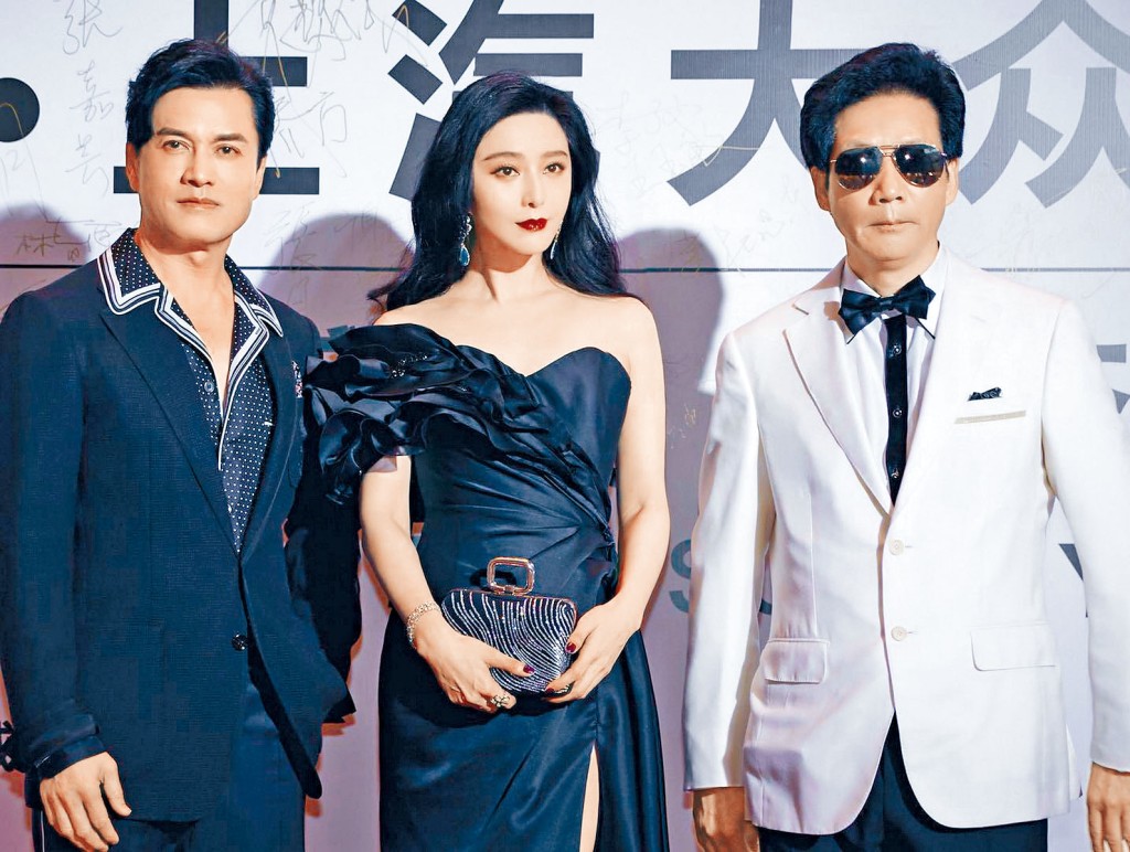 吕良伟在华鼎奖颁奖礼上喜遇范冰冰。