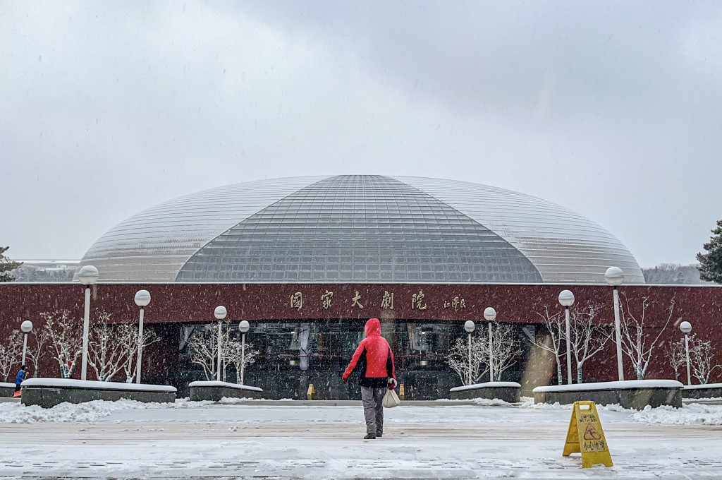 北京已發暴雪橙色預警，部份列車要停運。新華社