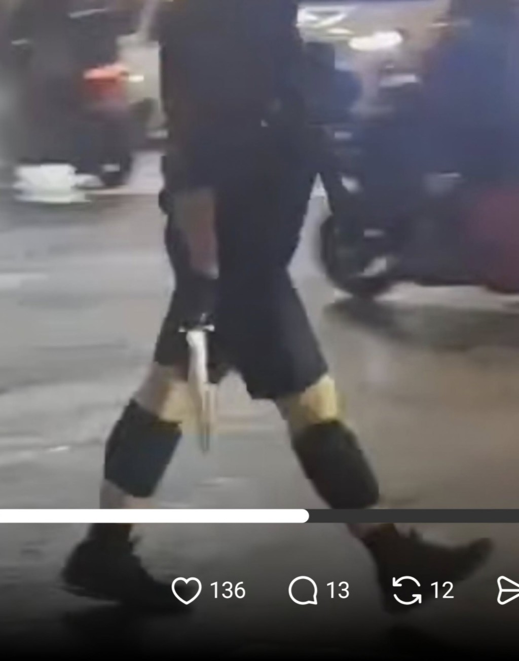 張文持刀隨機襲擊畫面。柴犬刀具FB 張文持刀隨機襲擊畫面。柴犬刀具FB