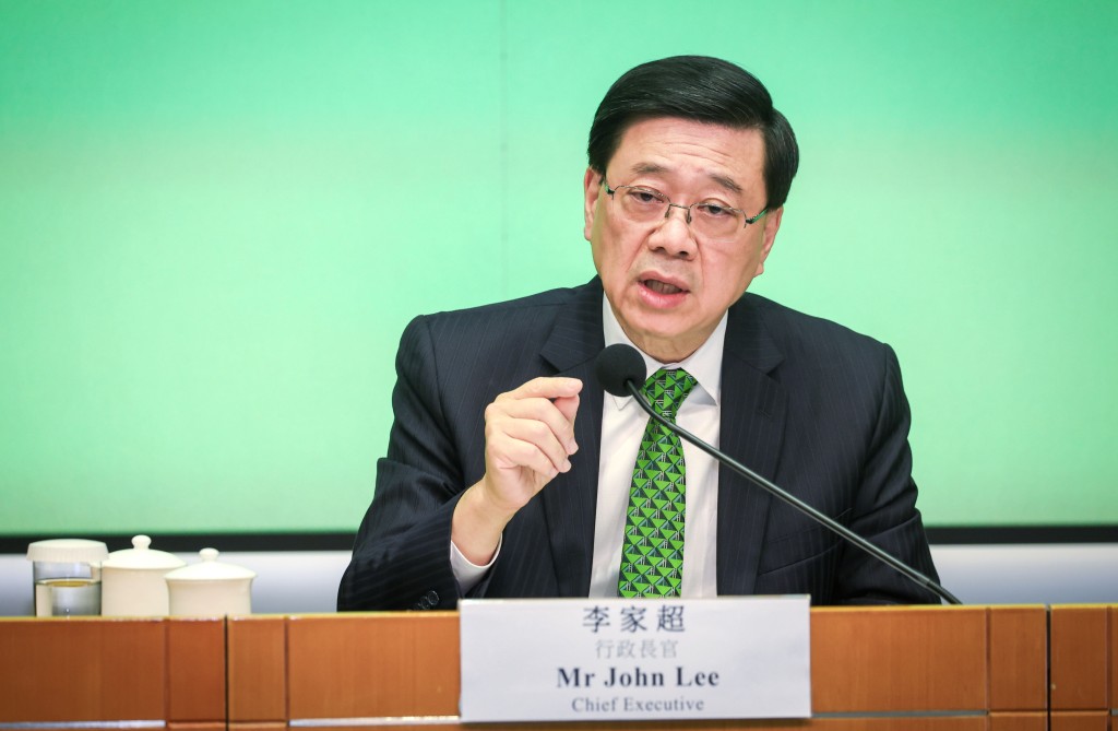 李家超重申，現時的輸入外勞政策很清晰，是以本地工人優先。
