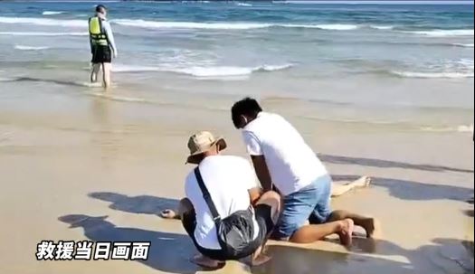 廣東游客吳秋鍾在海南為救人，自己遇溺身亡。萬寧融媒