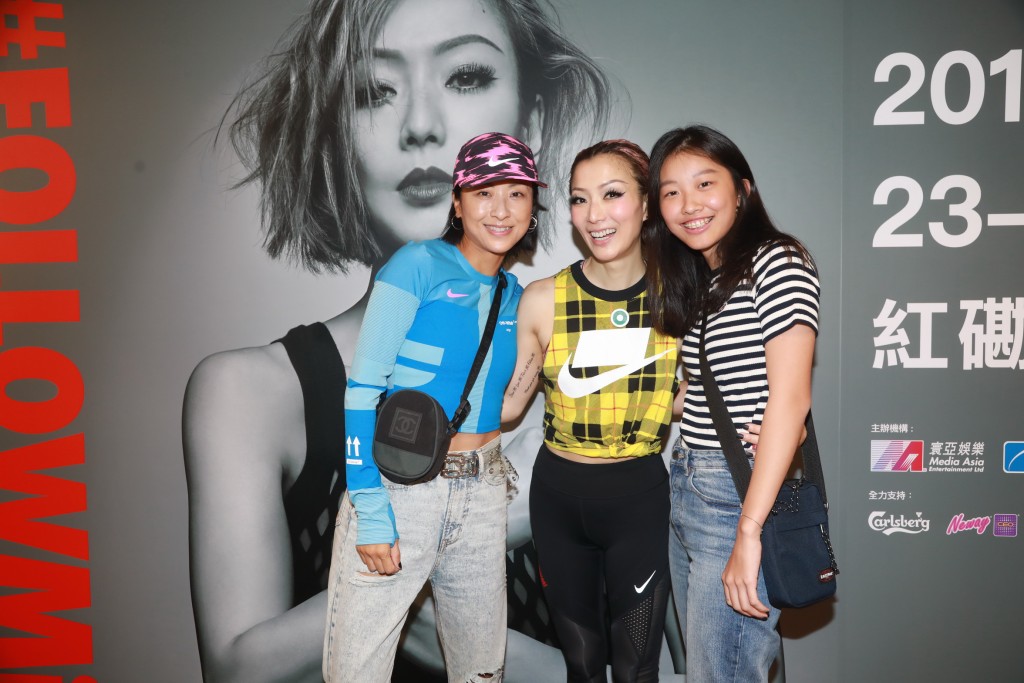 同阿媽一齊睇Sammi演唱會。