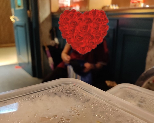 陳伯領飯盒。銀杏館FB