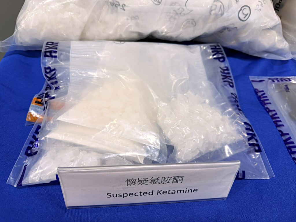 行動中檢獲的懷疑毒品。 行動中檢獲的懷疑毒品。