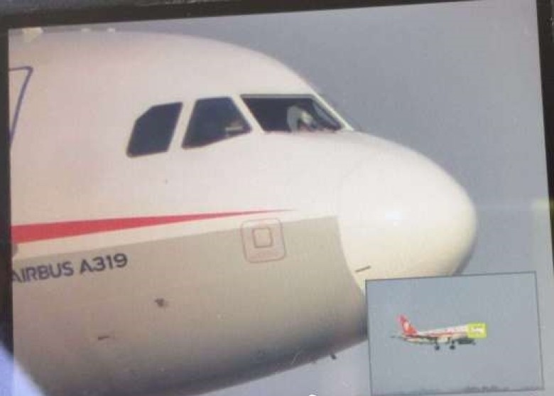 客機事後急降四川成都。 網圖