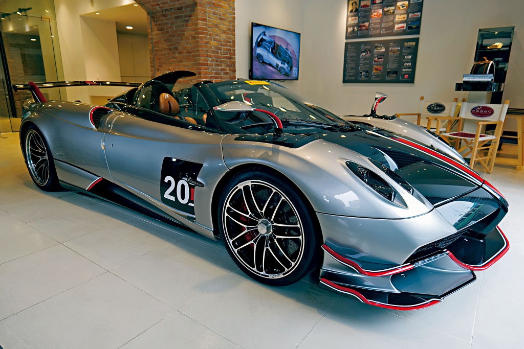 今次來港展出的Huayra Roadster BC，是全球四十輛之中的第一輛，也是去年在比利時Spa Francorchamp賽道創下道路車最快圈速（2分23.081秒）的同一部車。