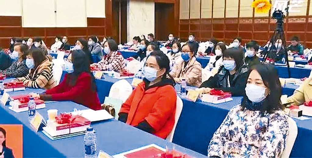 湖南官夫人參加家庭助廉主題活動。