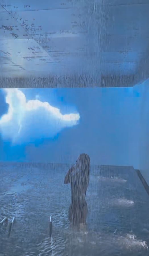 瀋陽有洗浴中心推出暴風雨溫泉，令人如置身恐怖末世。