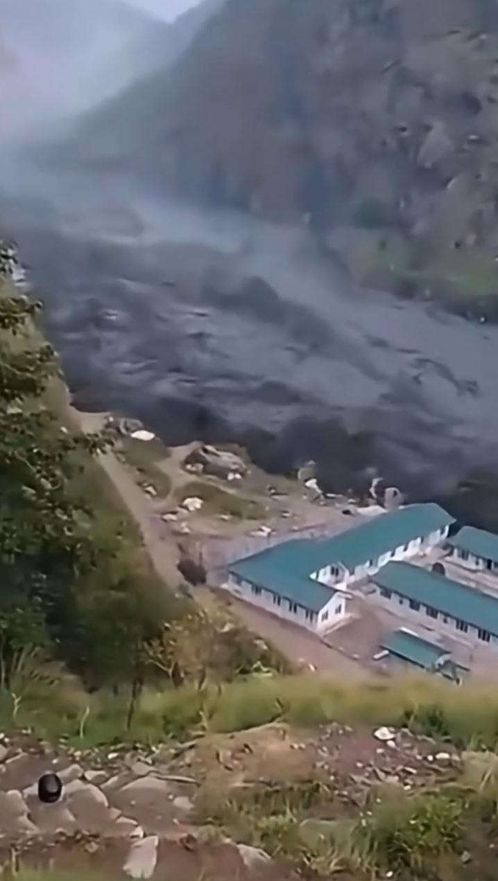 尼泊爾再有地區發生嚴重山洪。X