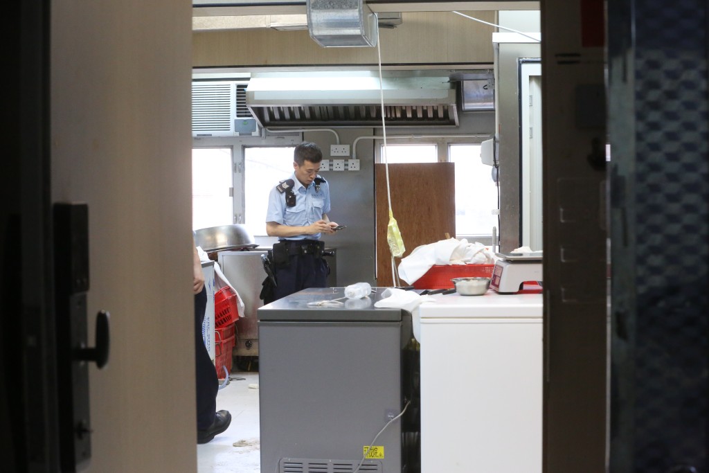 警員到場調查。 警員到場調查。