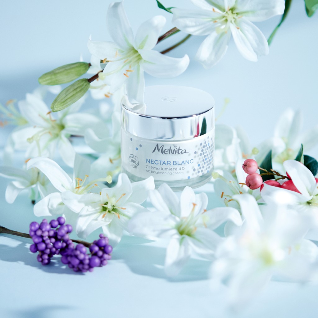 Nectar Blanc 4D有机透白光感面霜/$460/M，蕴含海百合精华及百合花油，特别加入白冬青精华及日本紫珠，发挥明亮、透白、均匀肤色及抑制黑色素作用，打造4D立体透明光感。（Melvita）