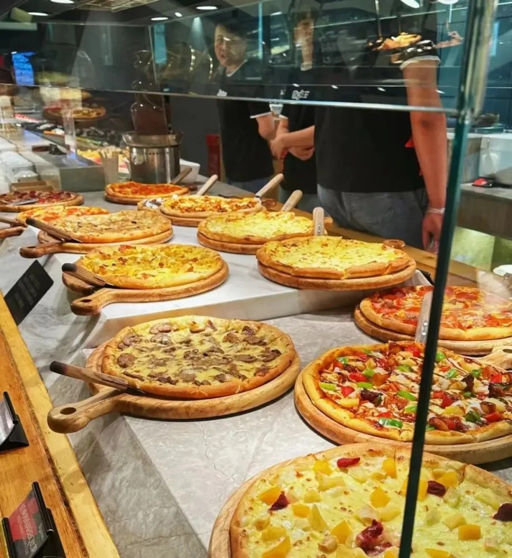 比格自助Pizza連鎖店，食物選擇頗為豐富。